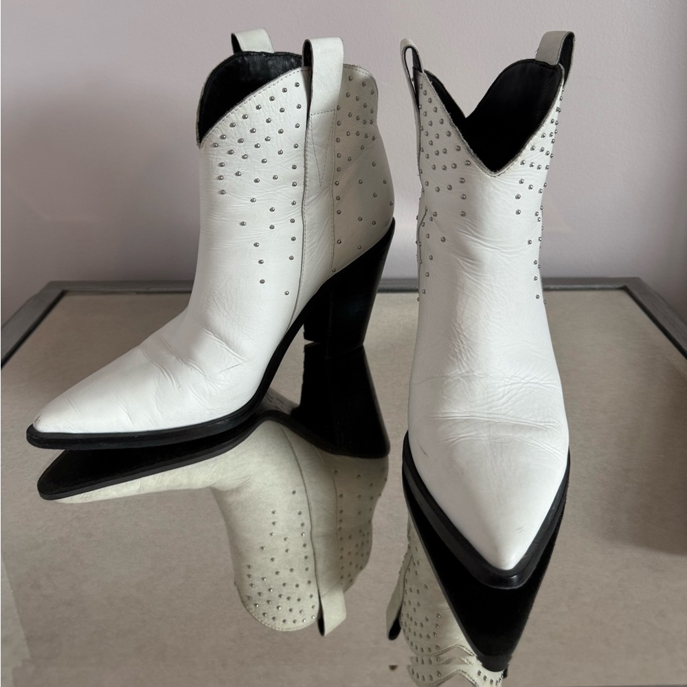 Sigerson Morrison White Studded Leather Kalie Cowboy Ankle Boot Size 7.5